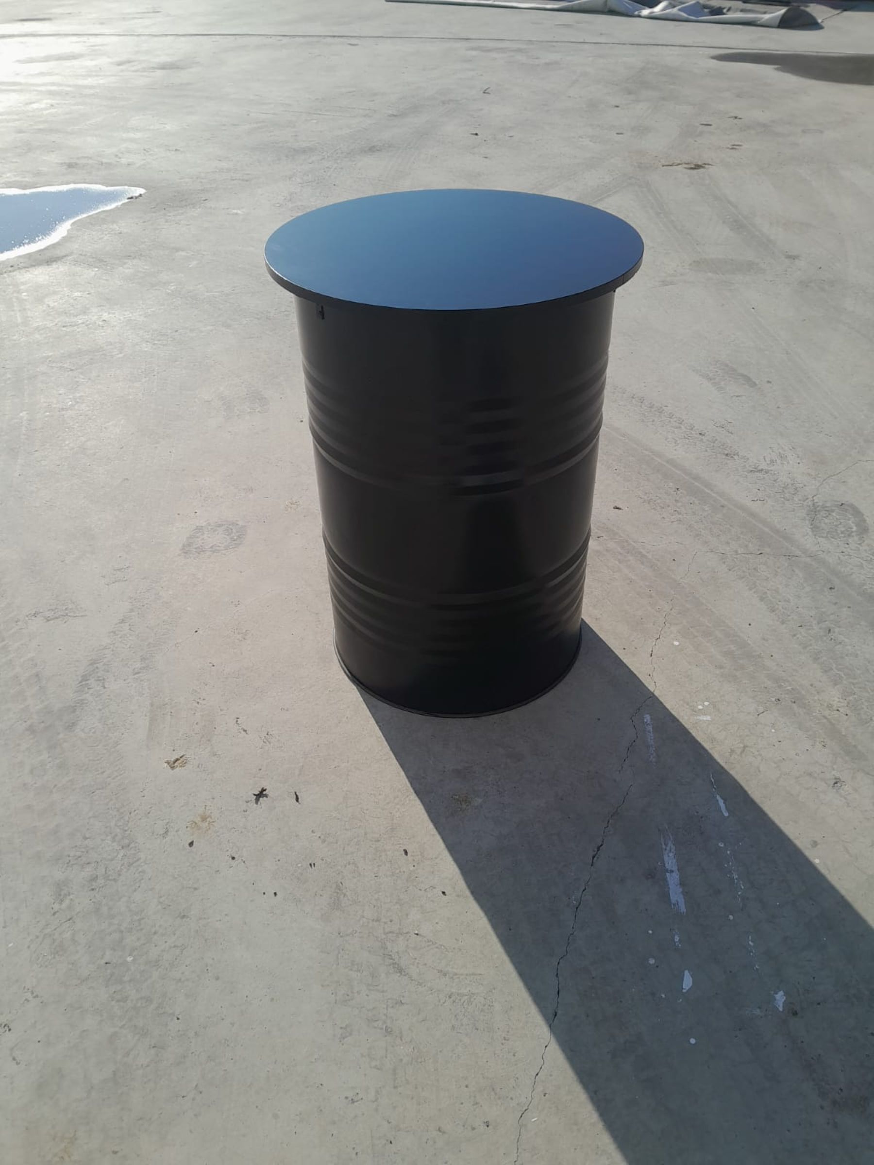 Siyah Varil Bistro Masa