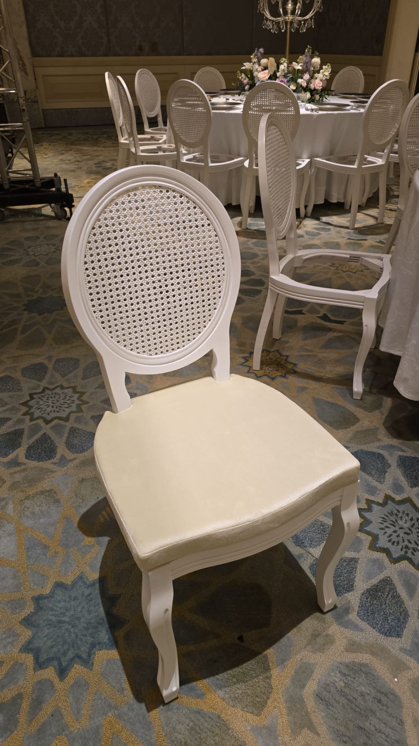 Beyaz Hazeran Sandalye