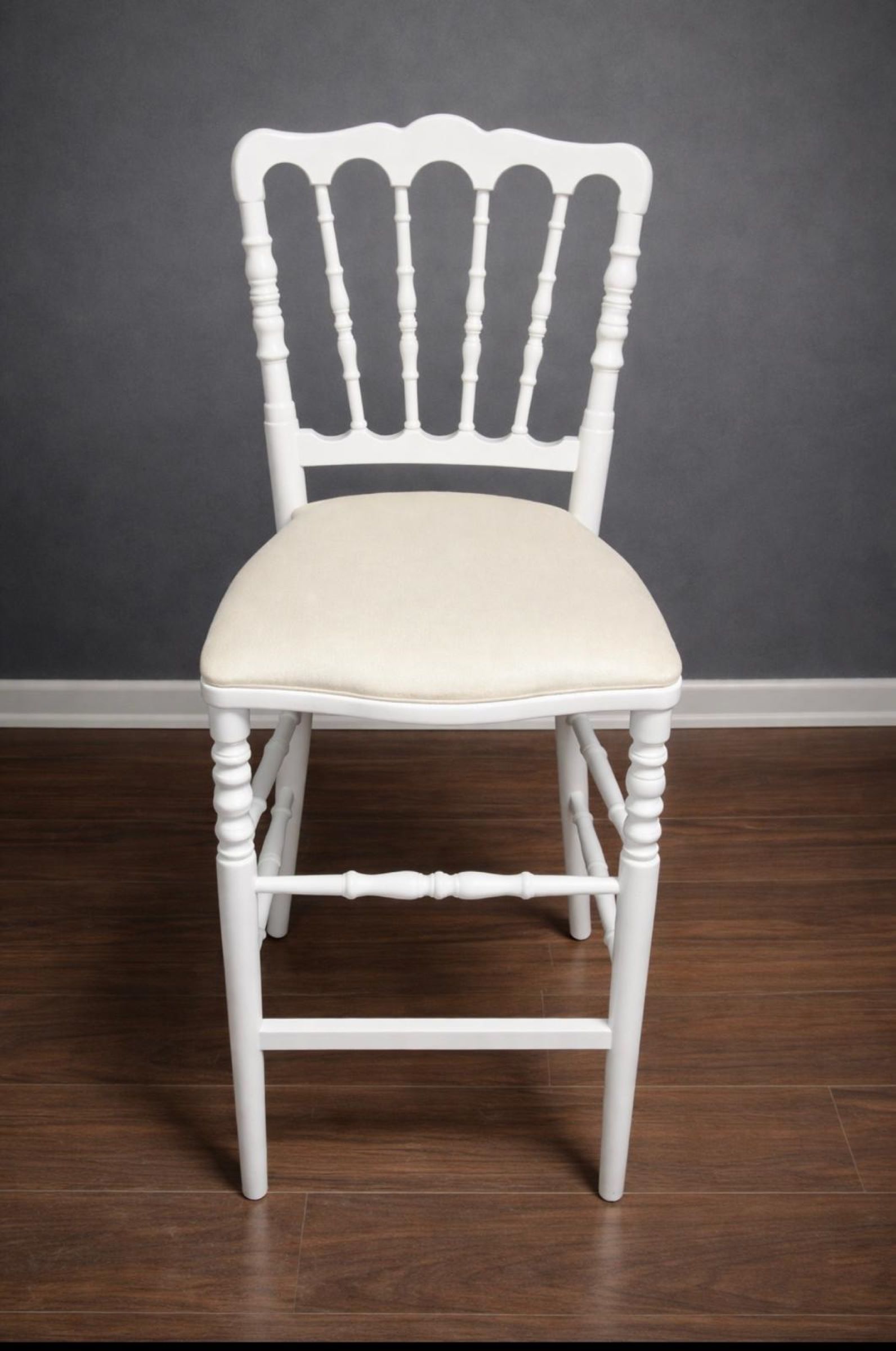 Beyaz Napolyon Bar Taburesi