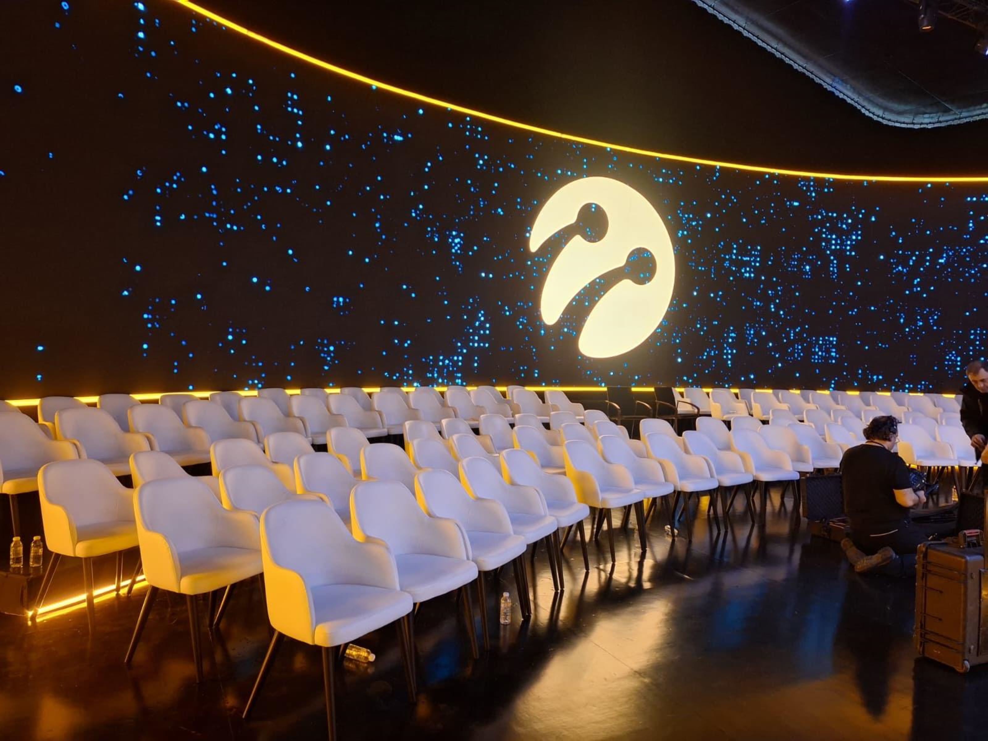 Beyaz Frezya Sandalye