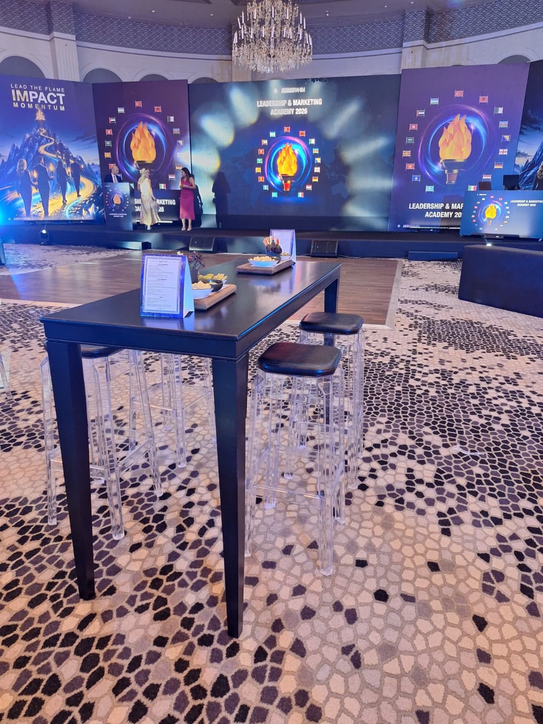 Siyah Prizma Bar Masası