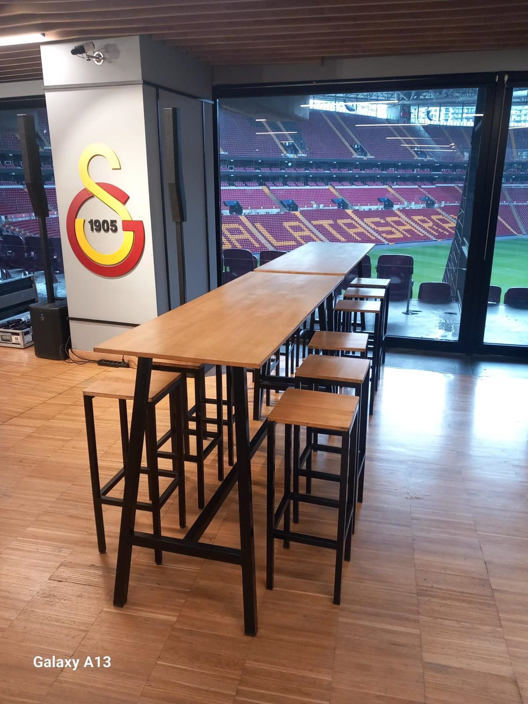 Ahşap Avena Bar Taburesi