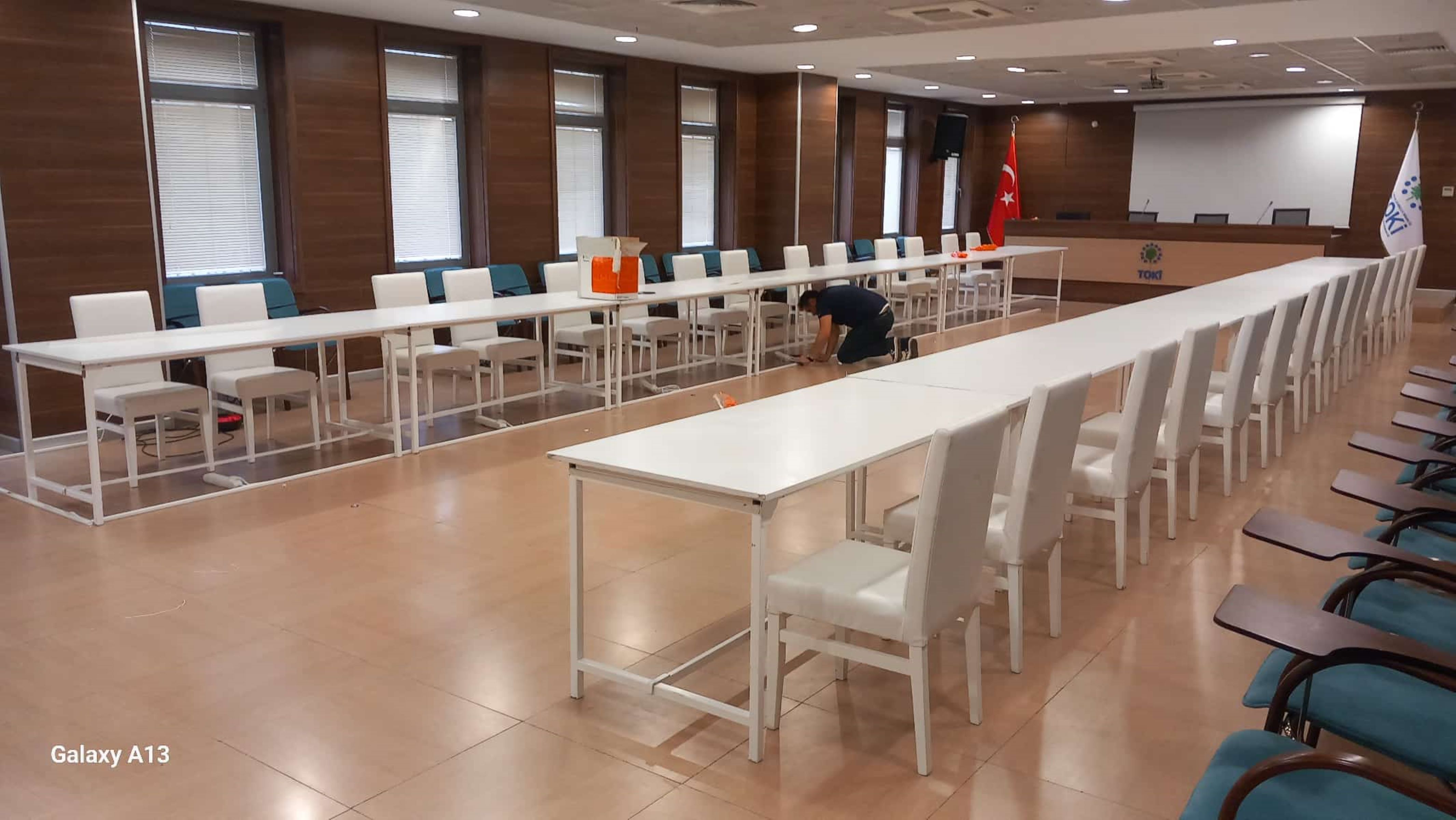 Beyaz Dikdörtgen Banke Masa