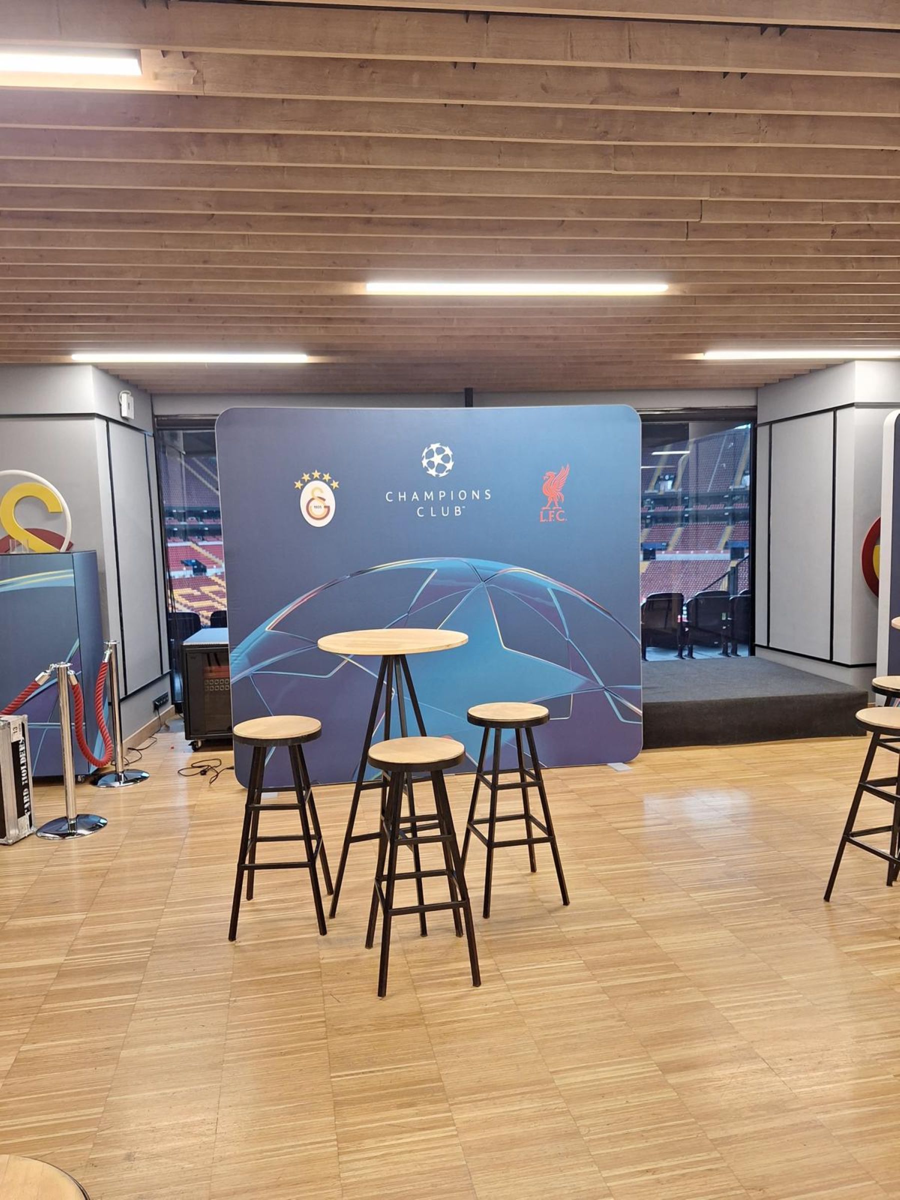 Ahşap Sarno Bar Taburesi