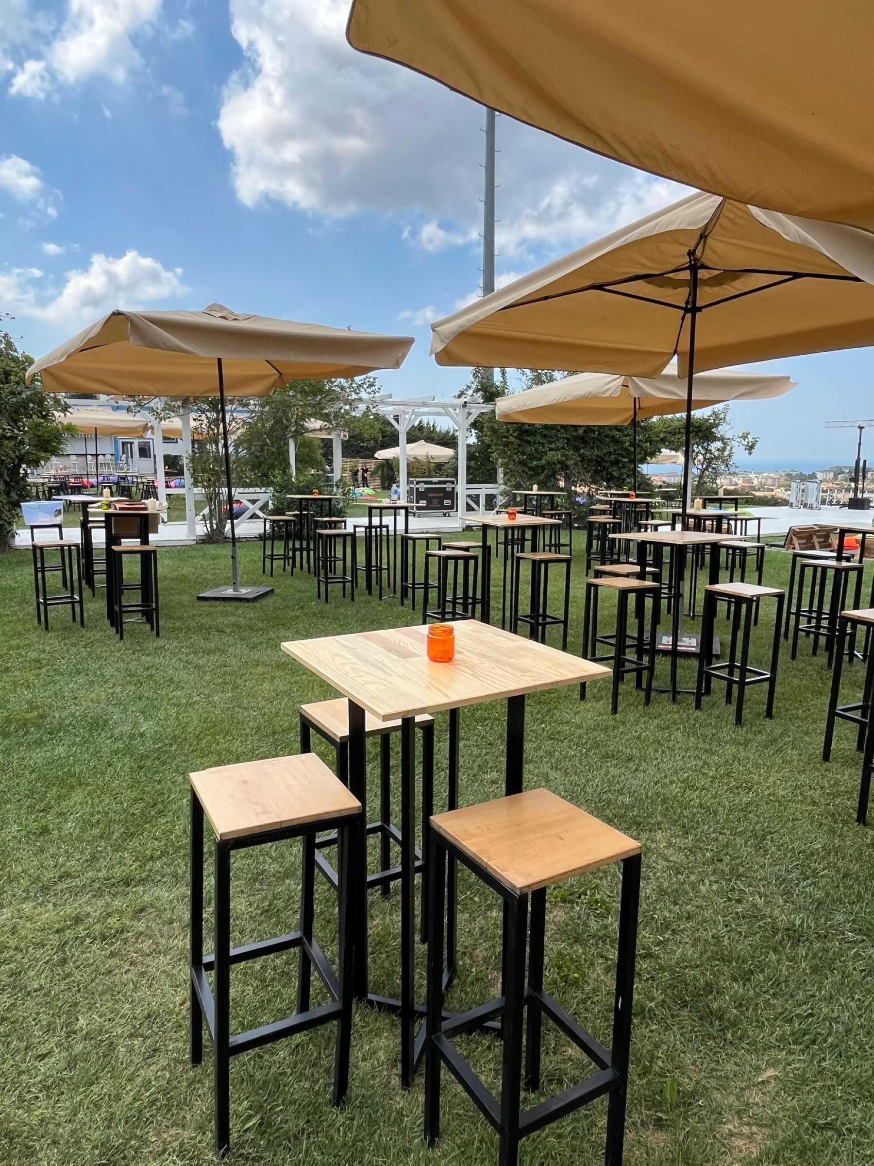 Lotus Bistro Masa - Ahşap