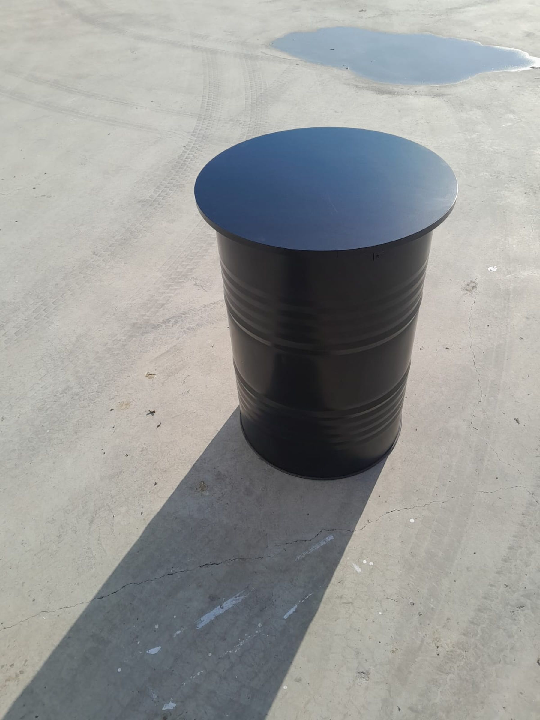 Siyah Varil Bistro Masa