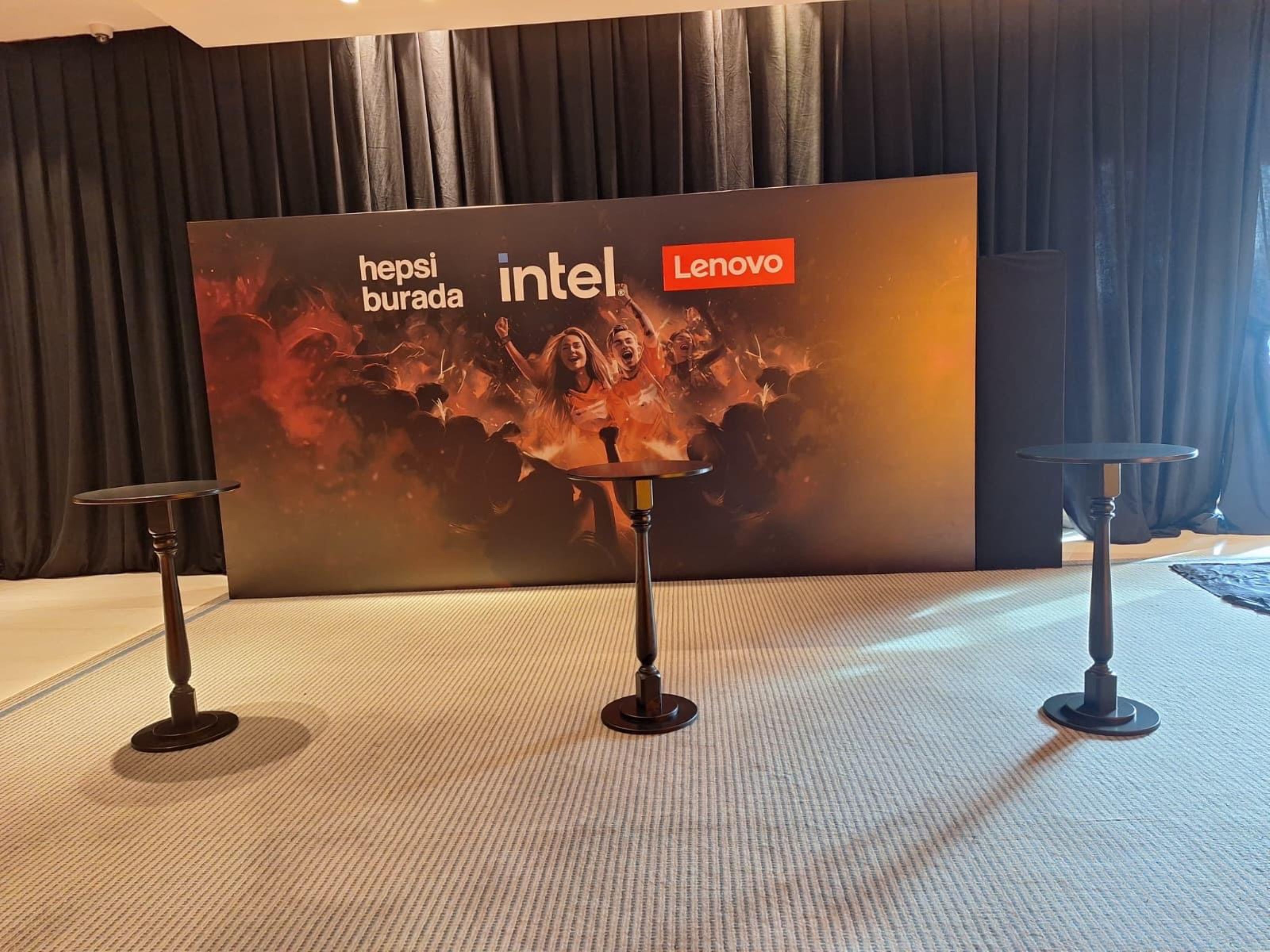 Siyah Zentra Bistro Masa