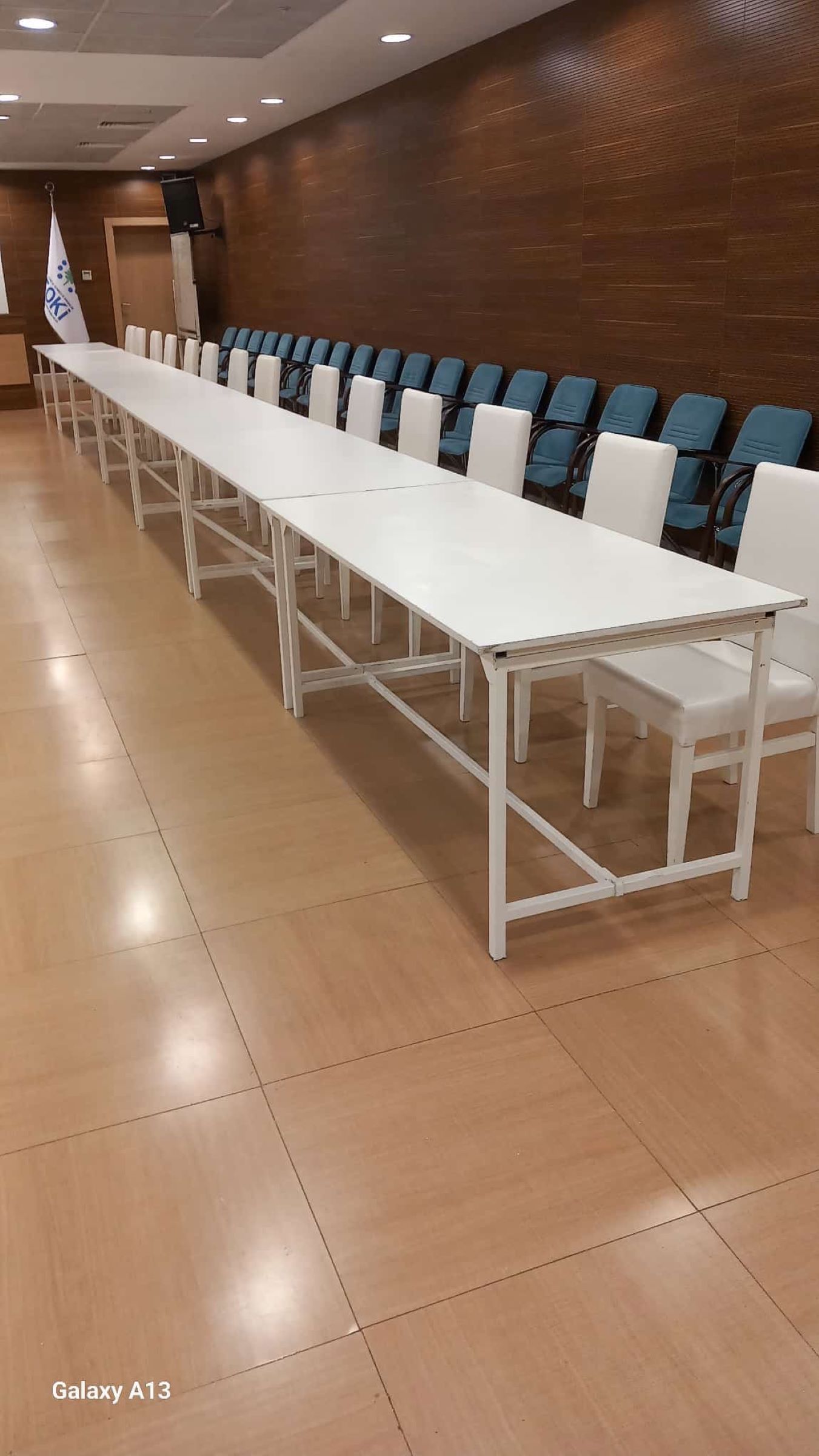 Beyaz Dikdörtgen Banke Masa