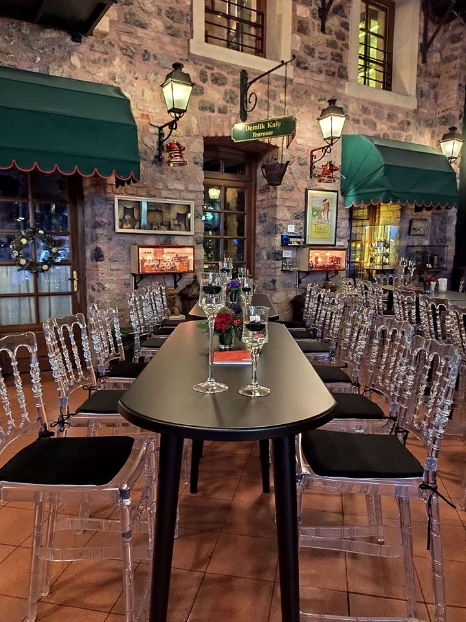 Venezia Bar Masası