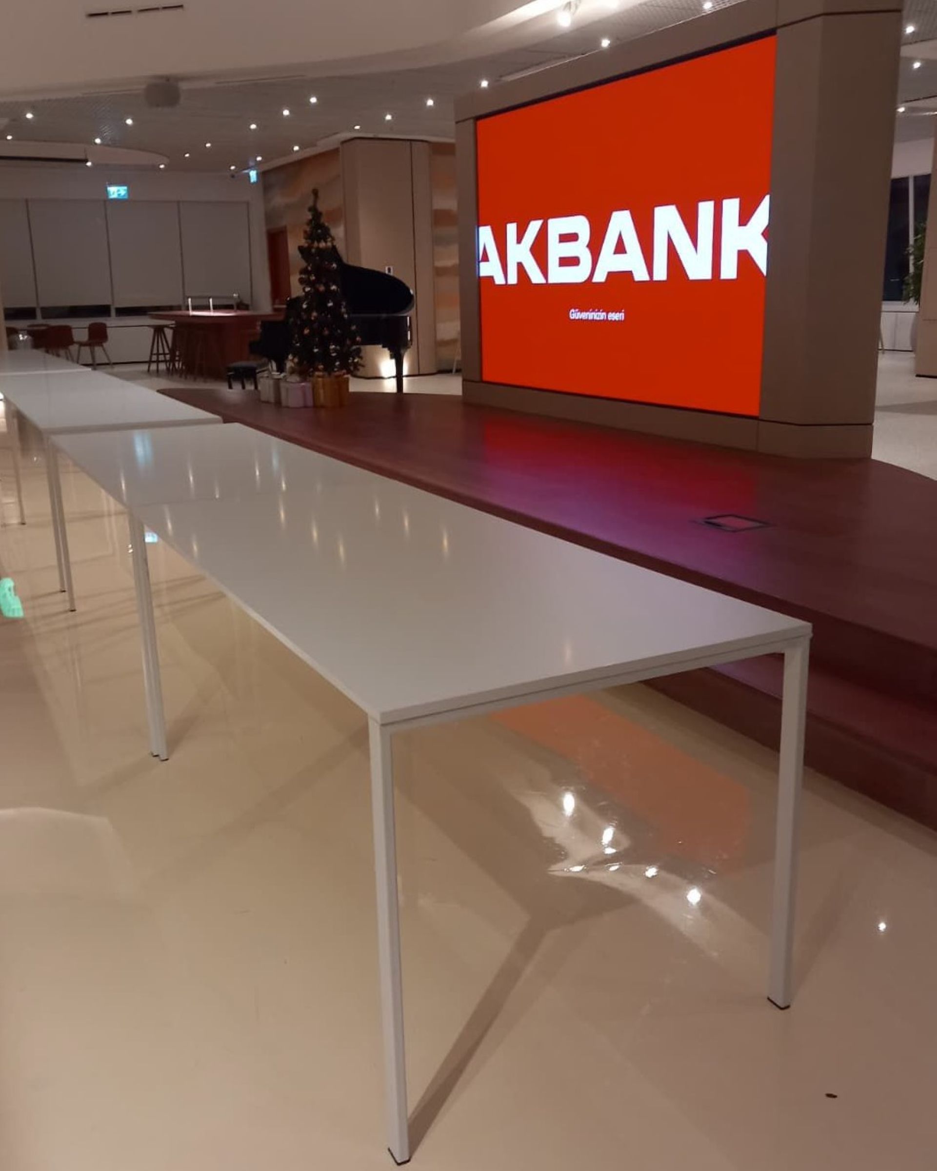 Beyaz Royal Slim Masa